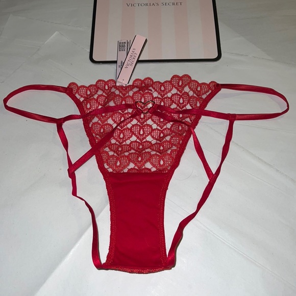 Victoria’s Secret
Sweetheart Lace Ouvert Cheeky Panty♥️
Red Lipstick
X - Picture 14 of 14